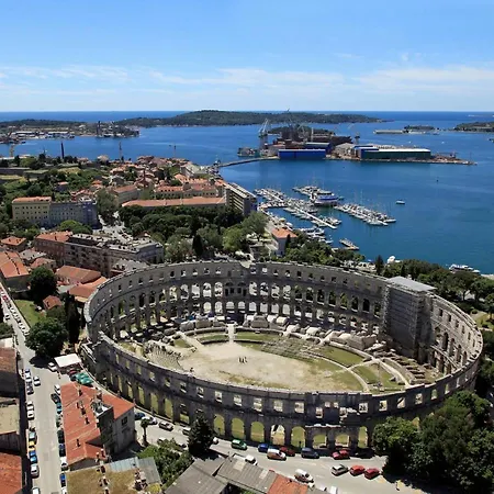 Lejlighed With A Parking Space - 15582 Pula